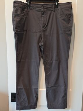 Eddie Bauer Women's Sightscape Horizon Convertible Roll-up Pants in Charcoal